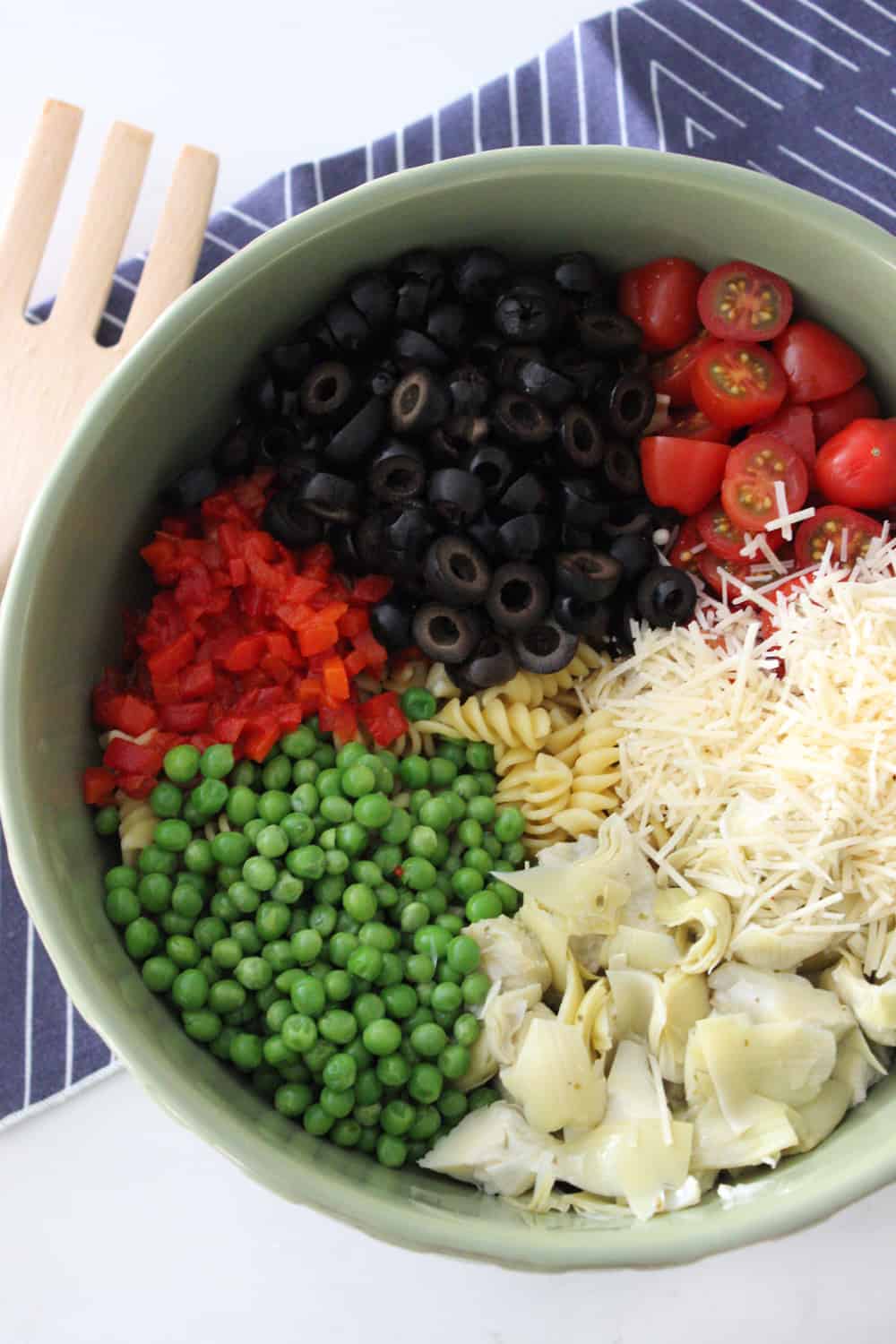 Delicious Summer pasta salad! If you are looking for a delicious, unique and flavorful pasta salad, look no further! Th perfect pasta salad for summer! 