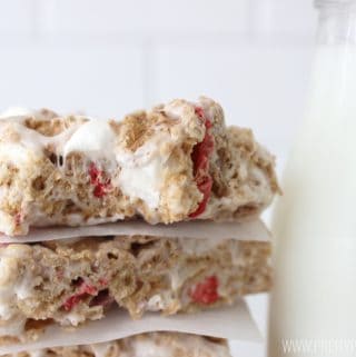 Yummy strawberry cereal bars! So easy to make but so flavorful and delicious!