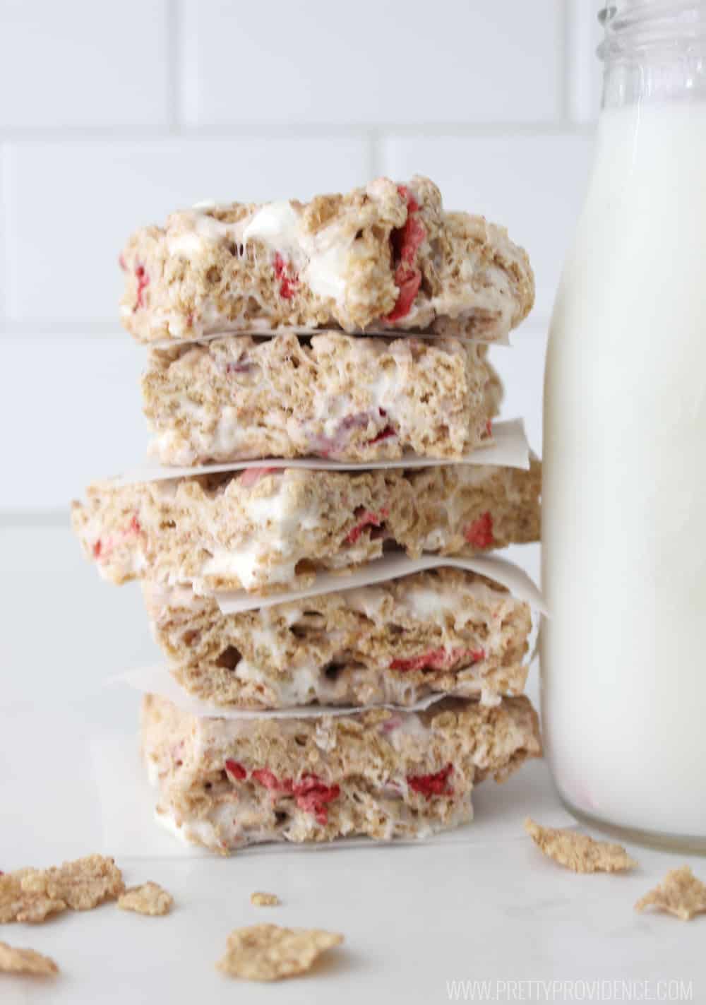 Yummy strawberry cereal bars! So easy to make but so flavorful and delicious! 