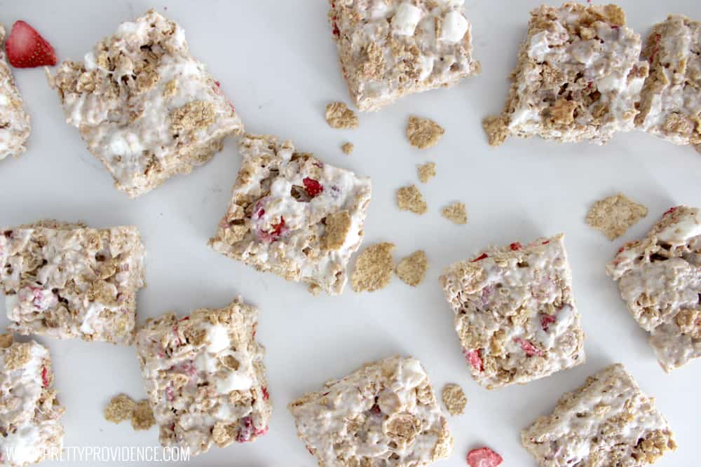 Yummy strawberry cereal bars! So easy to make but so flavorful and delicious! 