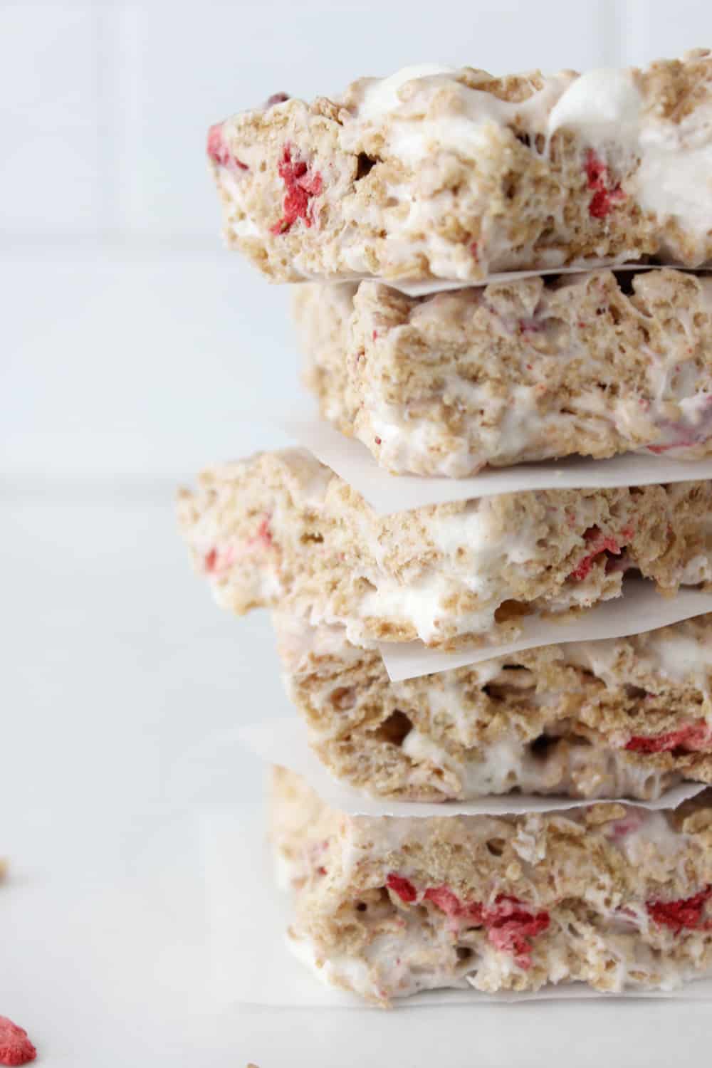 Yummy strawberry cereal bars! So easy to make but so flavorful and delicious! 