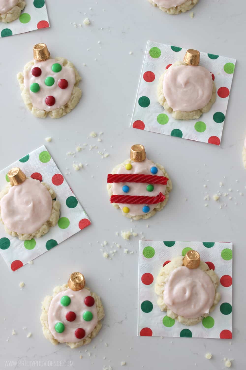 How fun are these easy Christmas ornament cookies?! Festive and delicious! 