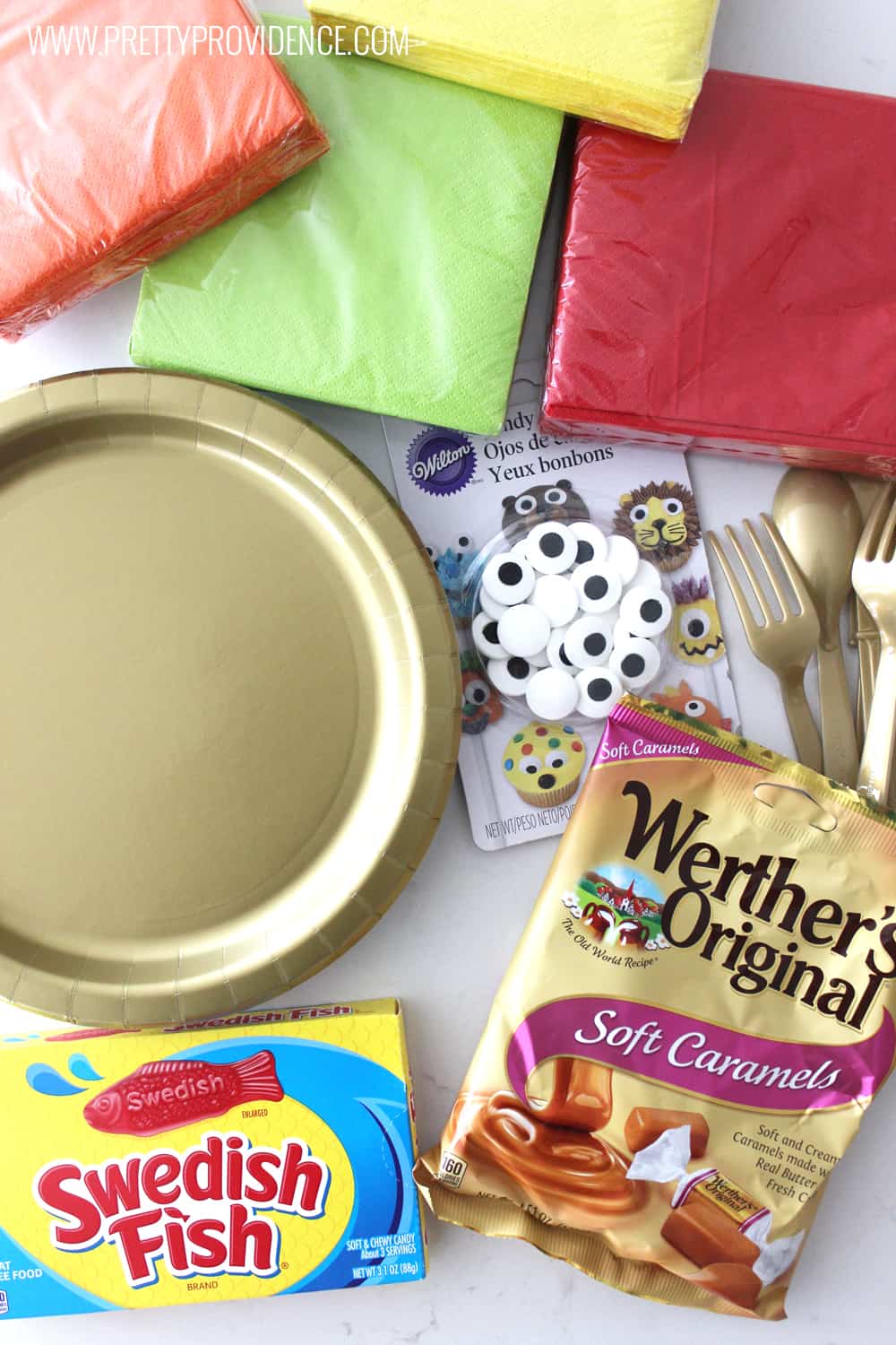 How cute is this kids Thanksgiving turkey place setting?! Such a fun and festive way to make the kids table special! 