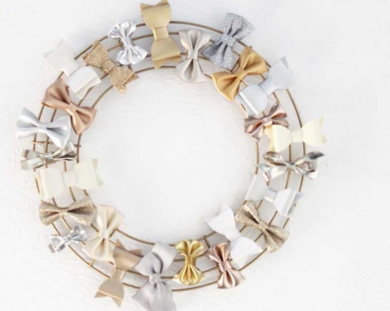 Hair bow organizer from a wire wreath form! Such an easy way to keep track of girls' hair bows!