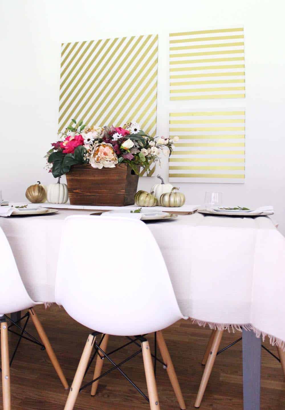 This fall table decor is perfect for thanksgiving!! You can't go wrong with floral table decorations!