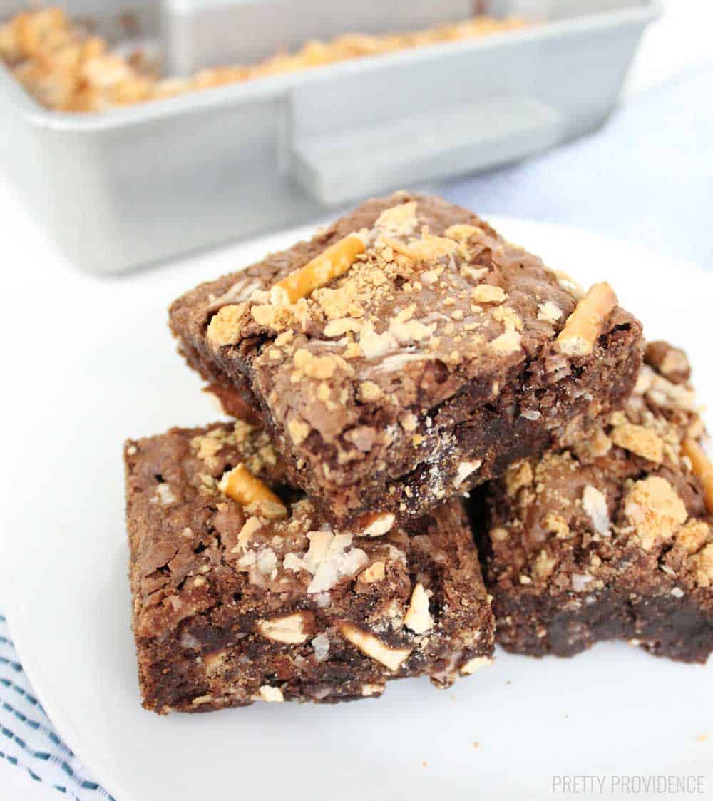 TEXAS TRASH BROWNIES - brownies with mix-ins like pretzels, coconut, and caramel are easy and so good!