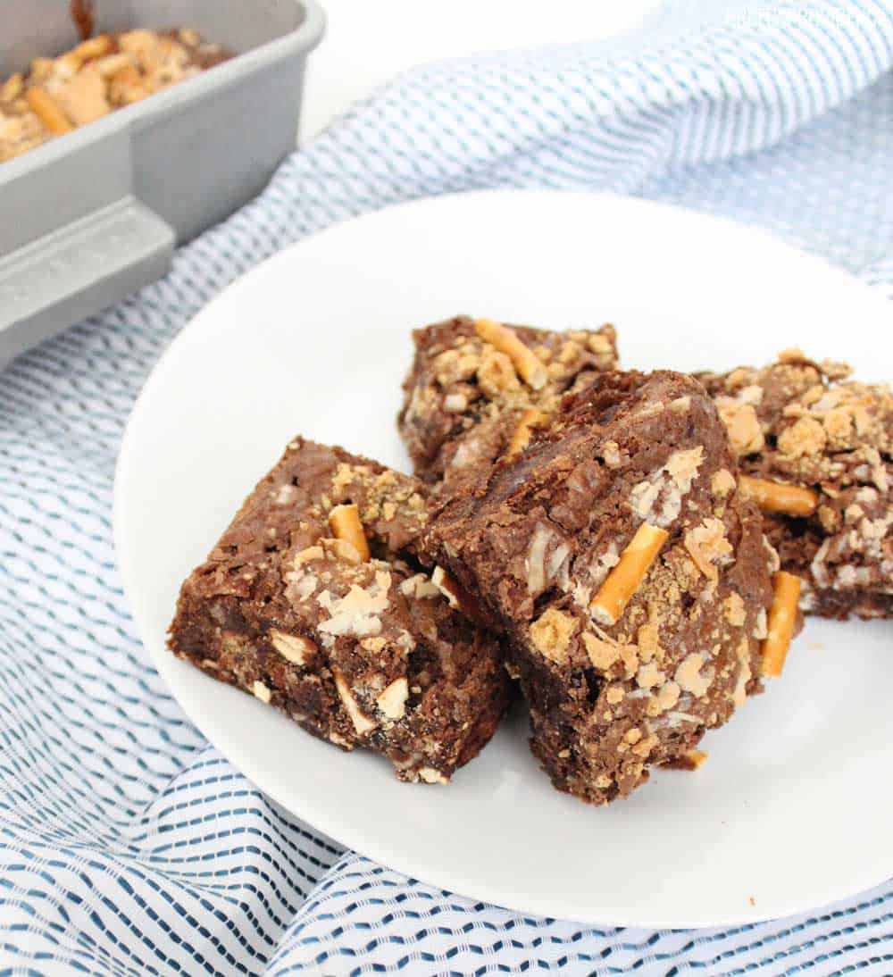 TEXAS TRASH BROWNIES - brownies with mix-ins like pretzels, coconut, and caramel are easy and so good!