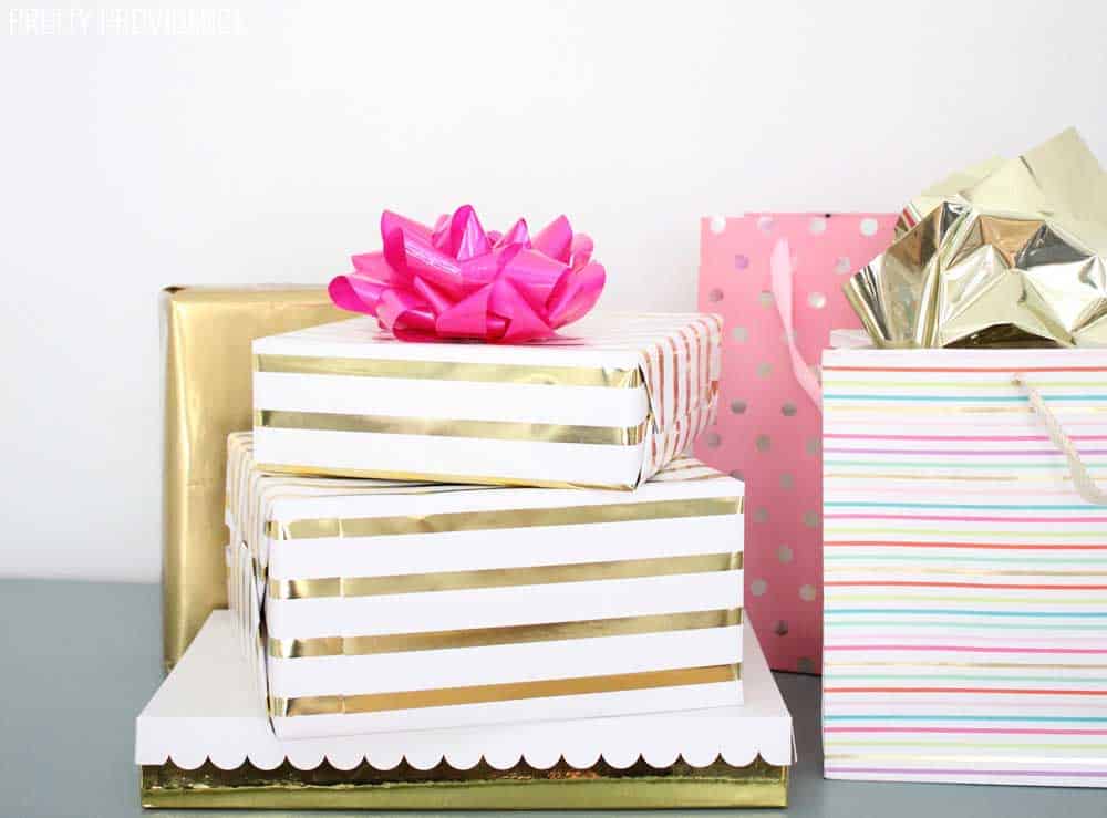 How to use Amazon Wish Lists for family gift exchanges! This makes it SOOO EASY to shop for your loved ones! 
