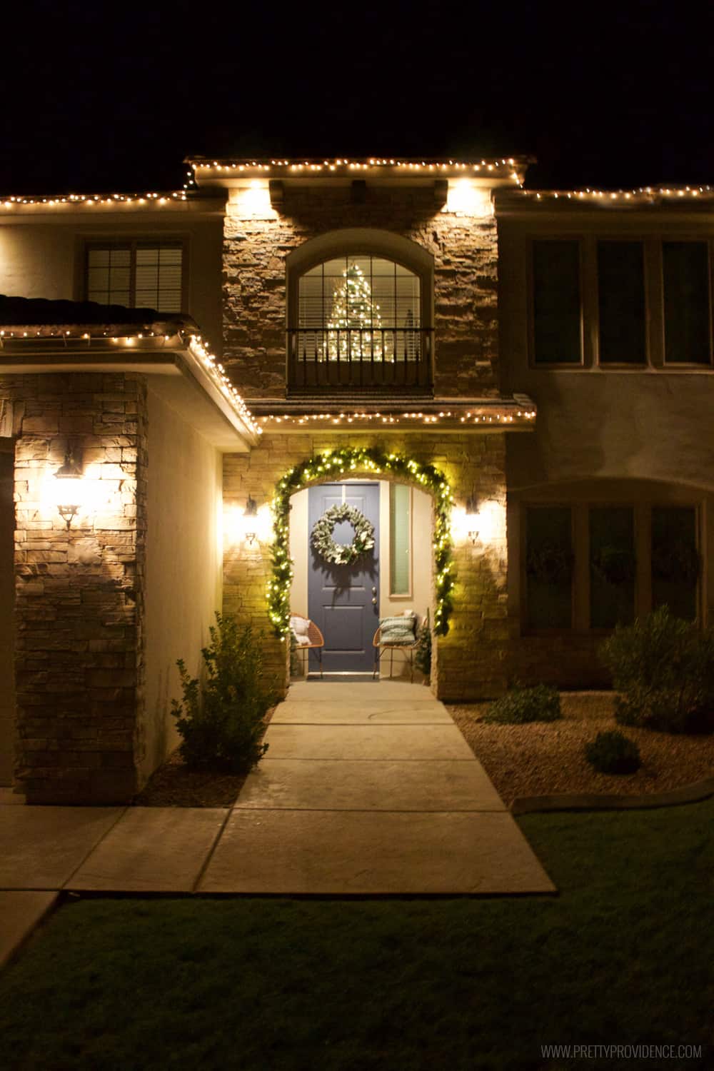 I am loving the color scheme of this beautiful Christmas front porch!