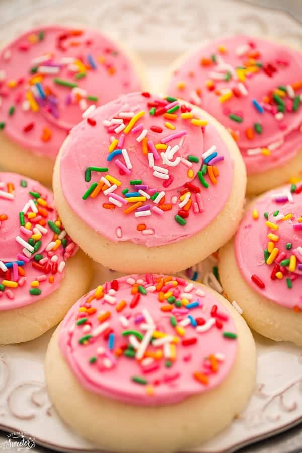 soft-lofthouse-style-frosted-sugar-cookies-are-the-perfect-sweet-treat-with-a-glass-of-milk-e1449929079756