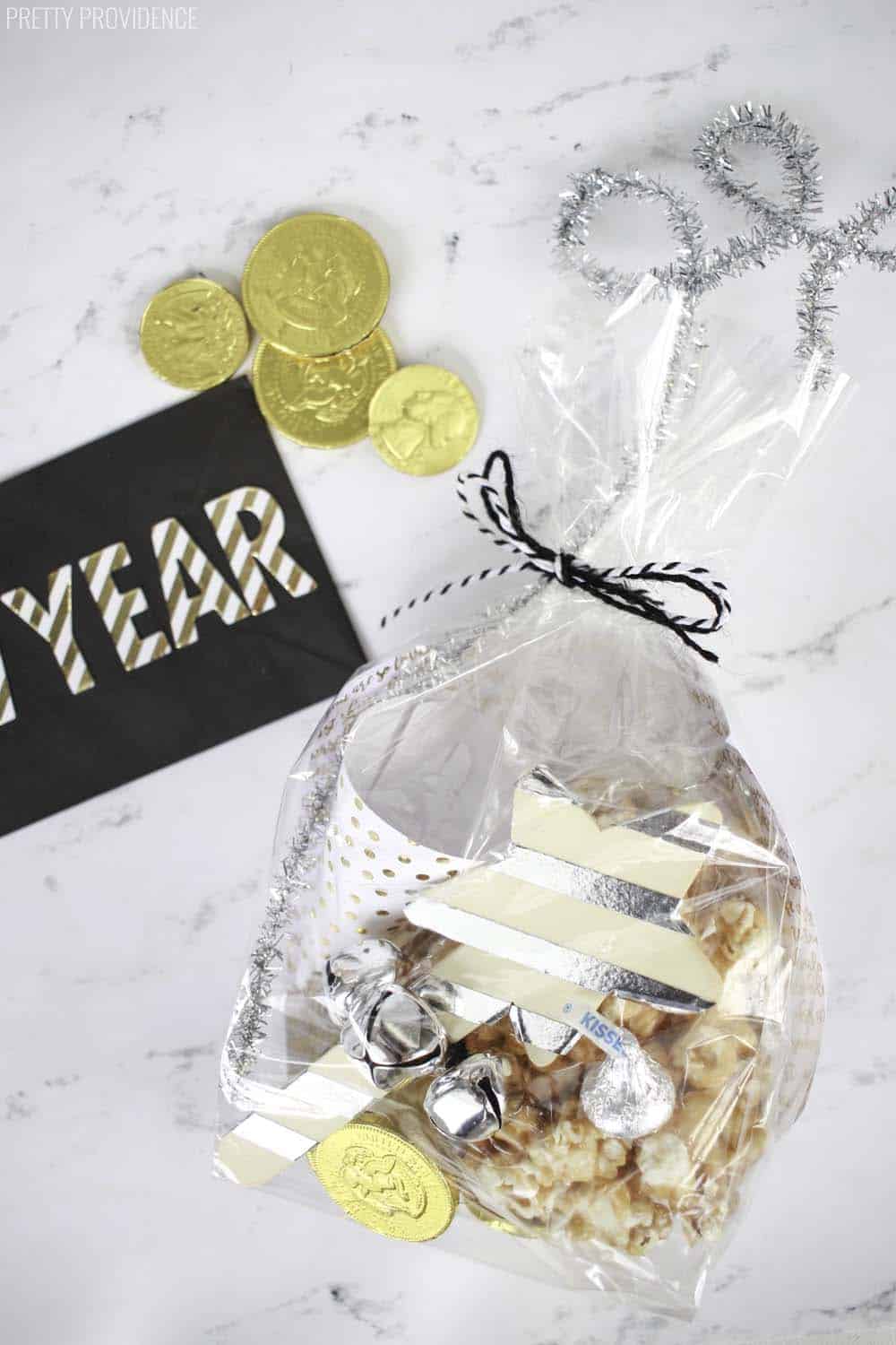 These New Year's Eve goodie bags are simple, fun and good for kids or adults! Filled with treats and noisemakers for NYE fun!