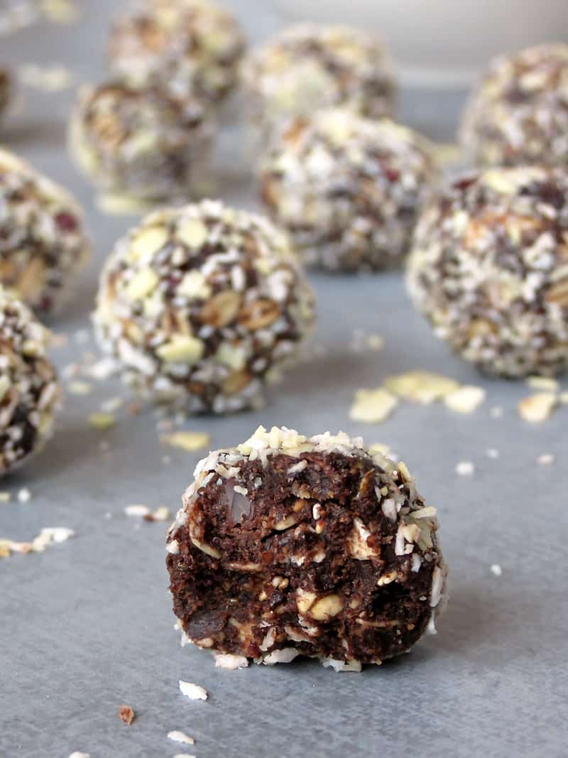 no-bake-peanut-butter-chocolate-energy-bites