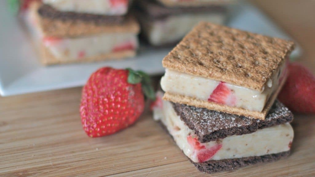 healthy-ice-cream-sandwich-recipe-strawberry-banana-4