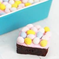 Brownies. Cream cheese frosting. Cadbury mini eggs. Say no more!!! These Easter brownies are amazing!!!