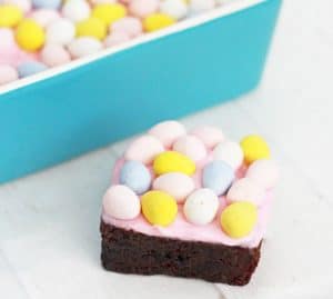 Brownies. Cream cheese frosting. Cadbury mini eggs. Say no more!!! These Easter brownies are amazing!!!