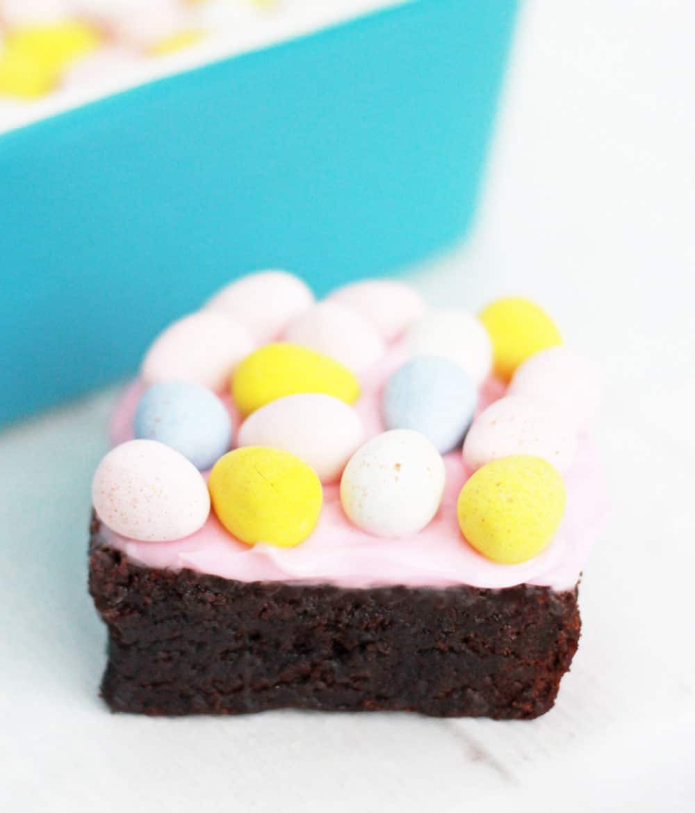 Brownies. Cream cheese frosting. Cadbury mini eggs. Say no more!!! These Easter brownies are amazing!!! 