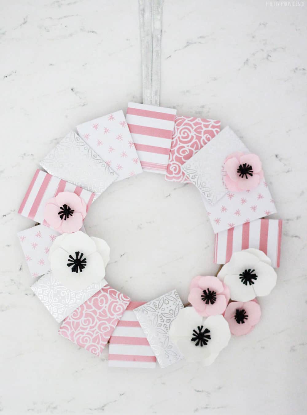 Creative Ways to Gift Gift Cards - Gift Card Wreath!