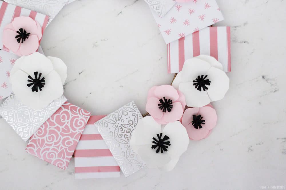 Gift Card Ideas: Wreath with Paper Envelopes