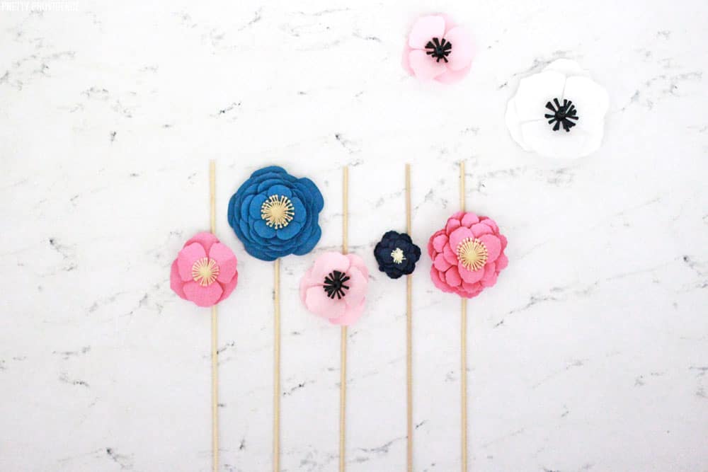 How to make a Cake Topper with paper flowers and skewers! This is an awesome, easy cake decorating idea!