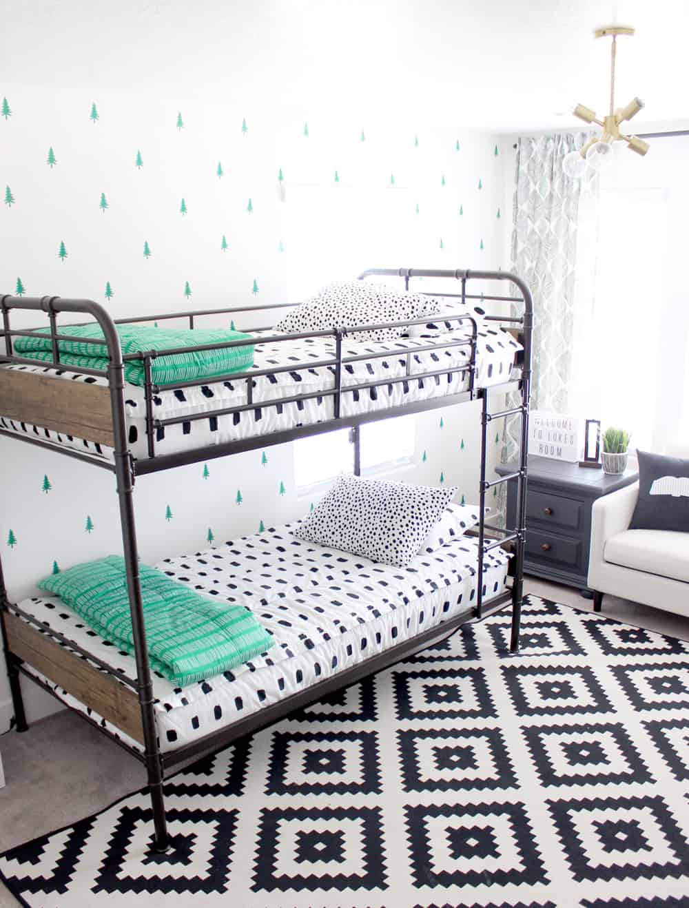 Super cute boy's bedroom set up! 