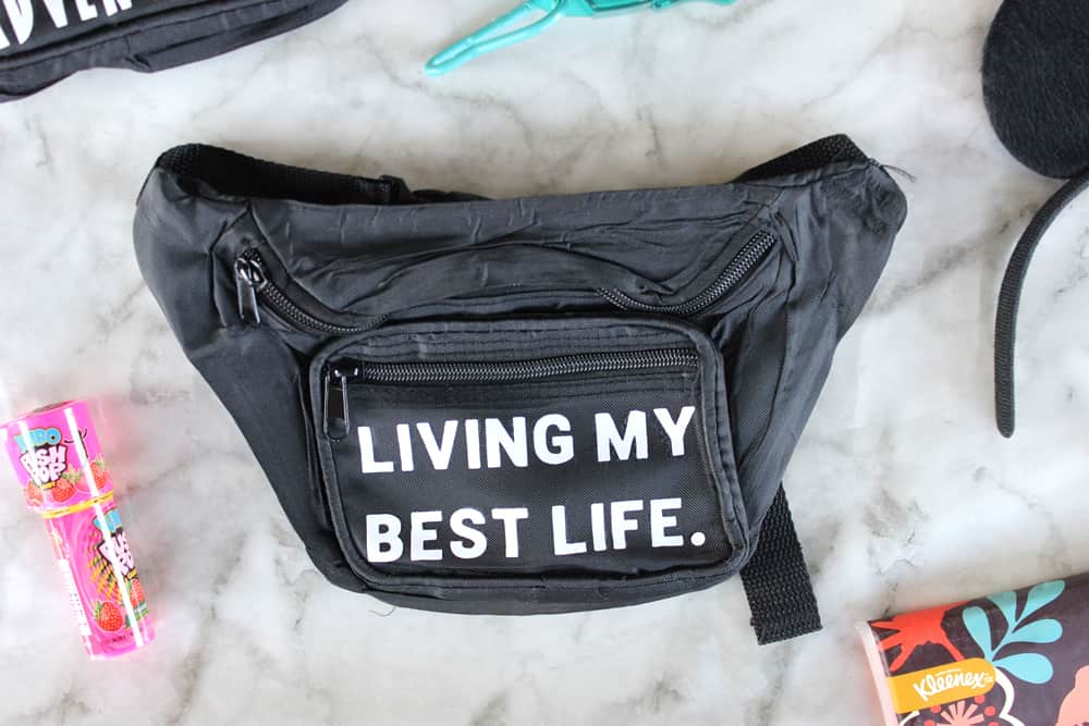 How adorable are these easy custom fanny packs made with the Cricut Maker?! Follow this step by step tutorial to make your own today!