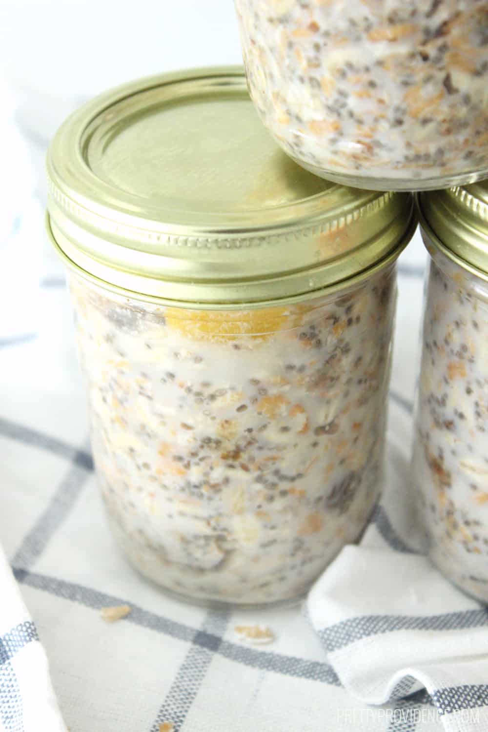 Nothing better than waking up to peaches and cream overnight oats! Whip up a batch and have them for breakfast or a healthy snack all week!