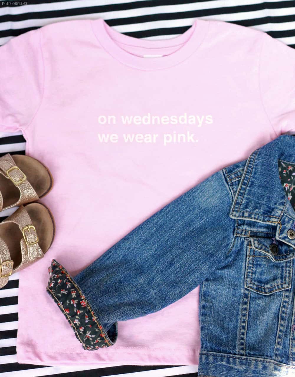 Mean Girls' Quotes (Wednesdays we wear pink) T-Shirt