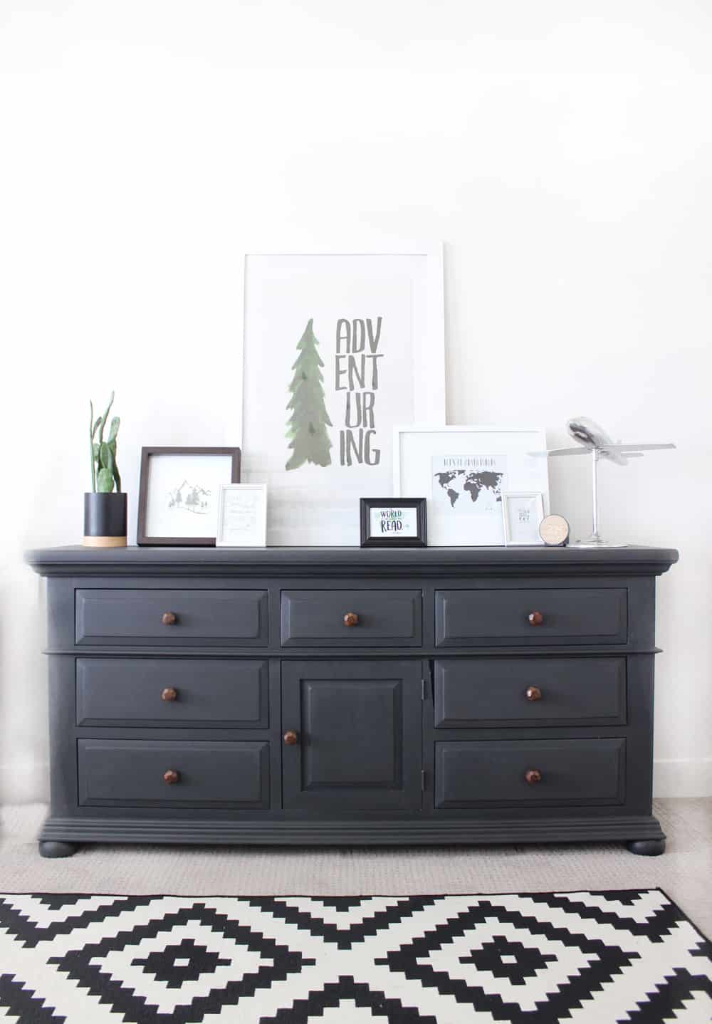 I can't believe the results of this chalkpaint dresser makeover! Honestly it looks like a completely different piece of furniture! SO easy too!