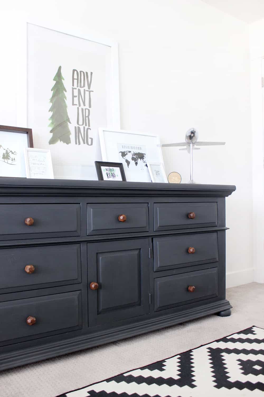 I can't believe the results of this chalkpaint dresser makeover! Honestly it looks like a completely different piece of furniture! SO easy too! 