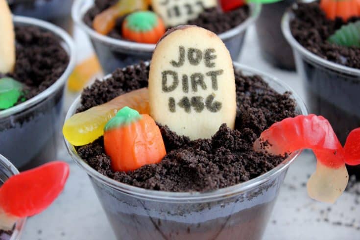 Fun and Easy Halloween Dirt Cups - Pretty Providence