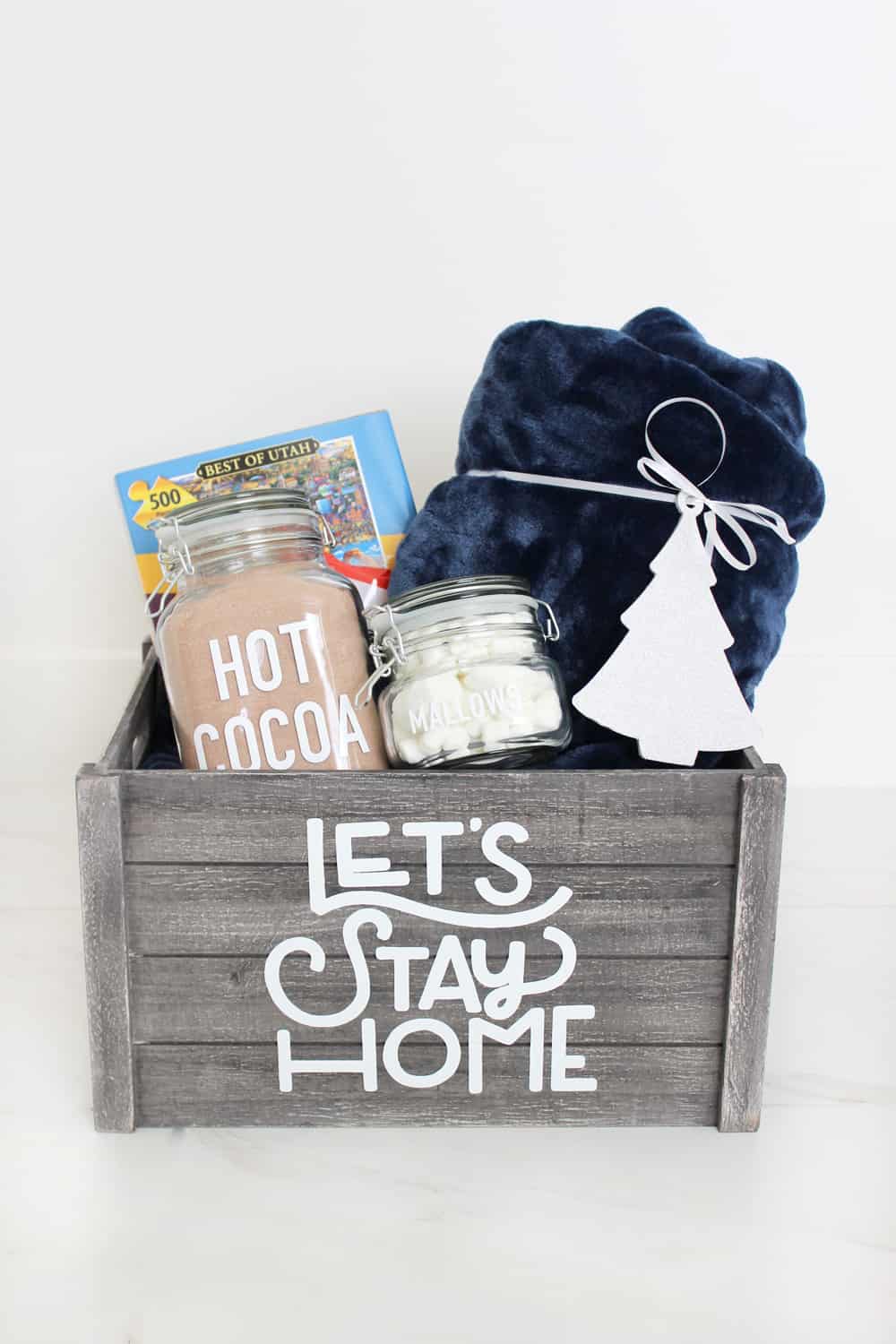 Loving this easy personalized "night in" gift basket idea! Easy to put together but can be used again and again! Perfect gift for close friends. 