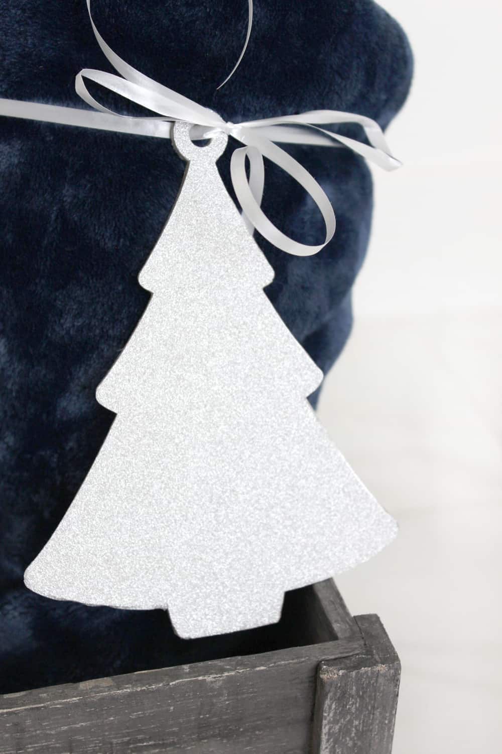 Adorable DIY ornament made from chipboard and glitter vinyl. 