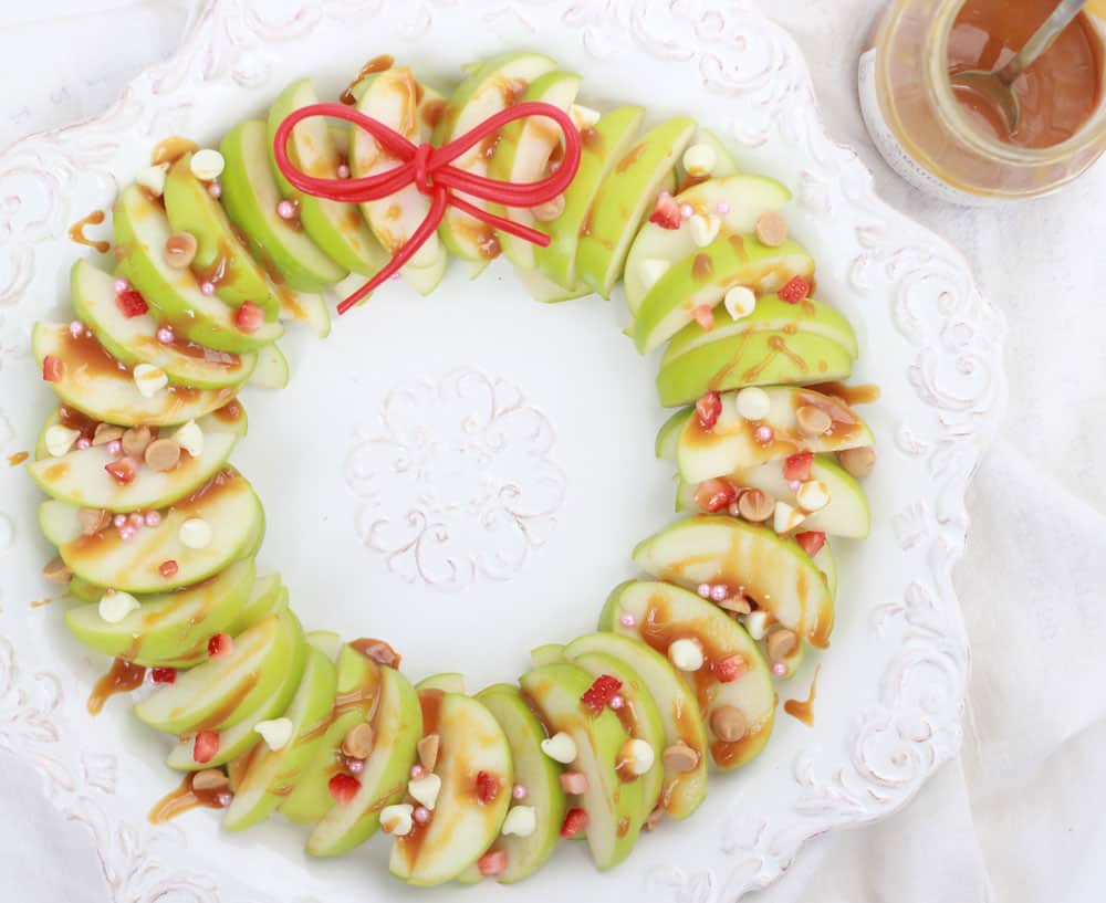 christmas-apple-nachos-wreath