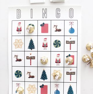 Super fun free printable Christmas Bingo Cards! These would be perfect for any class party, or entertaining those cute little ones over Christmas break!