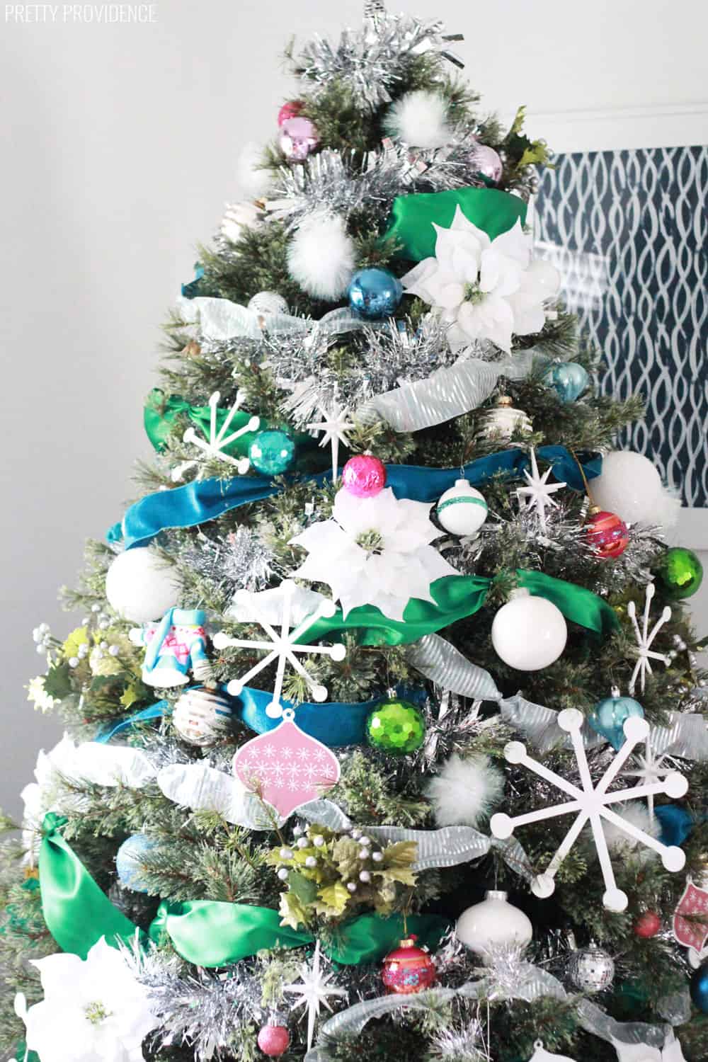 colorful-christmas-tree-with-ribbon