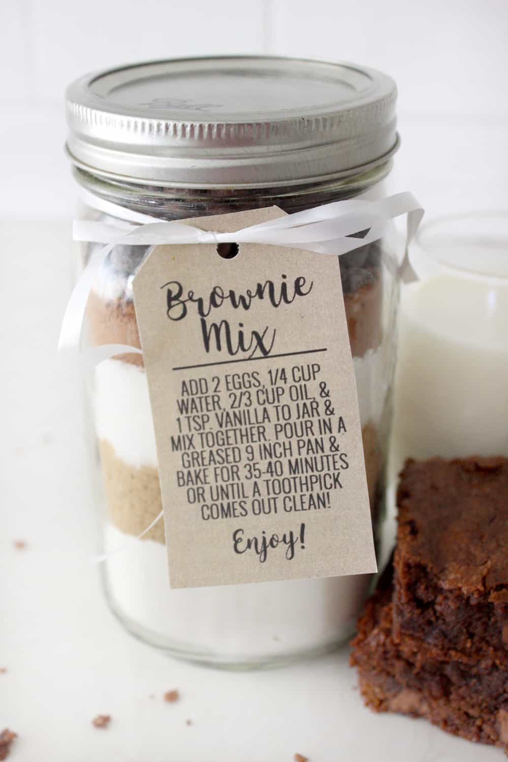 Pre-made brownie mix gift idea with free printable tag! Perfect easy gift for neighbors or friends! 