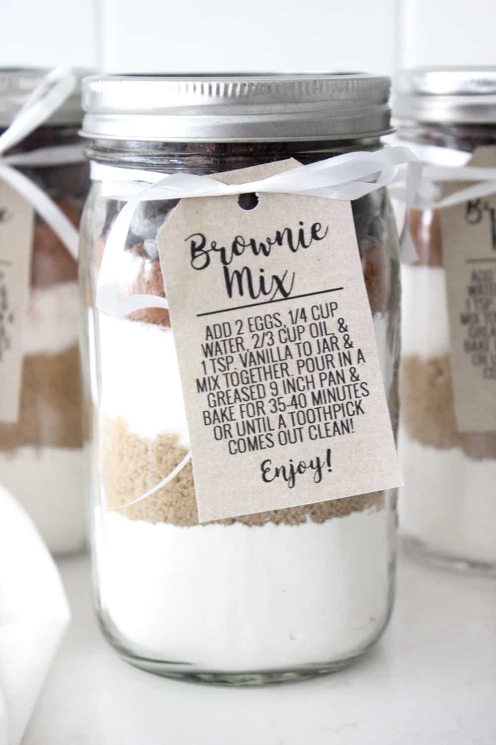 Pre-made brownie mix gift idea with free printable tag! Perfect easy gift for neighbors or friends! 