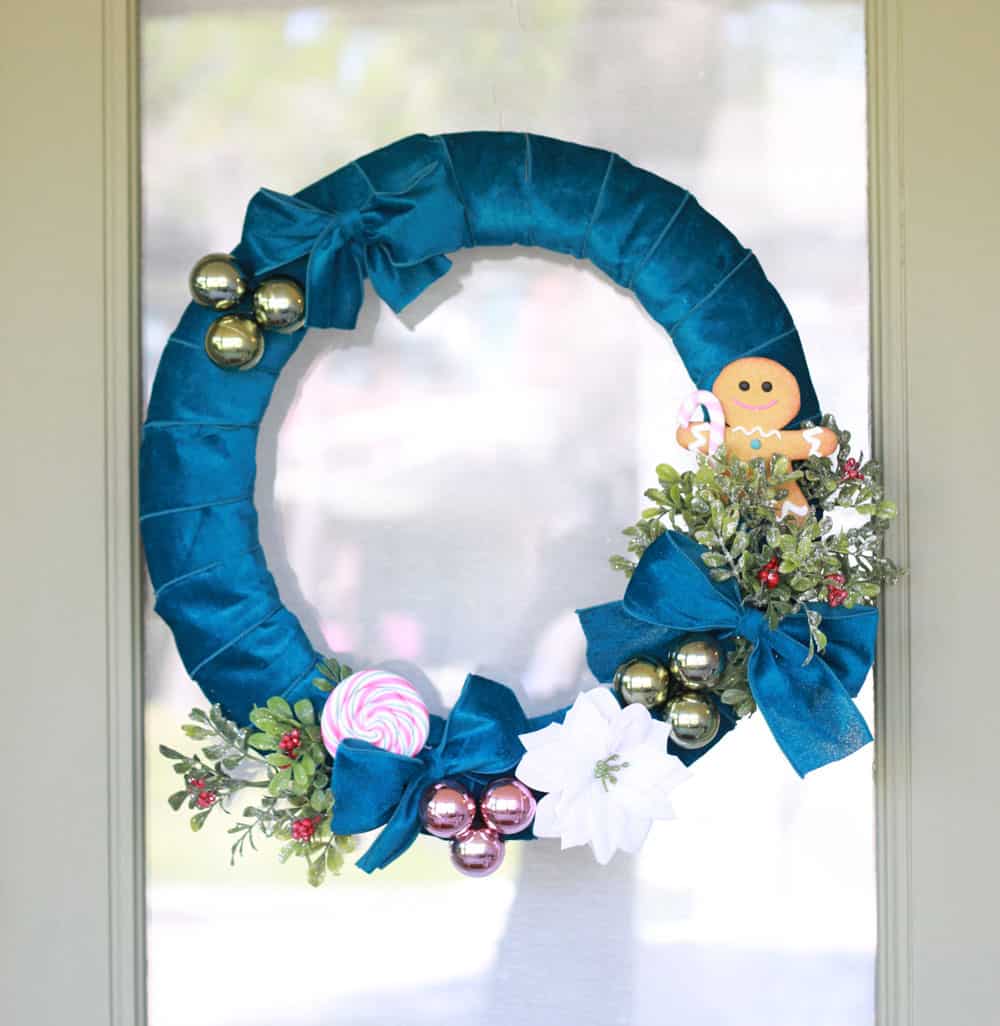 How to Make and Decorate a Christmas Wreath