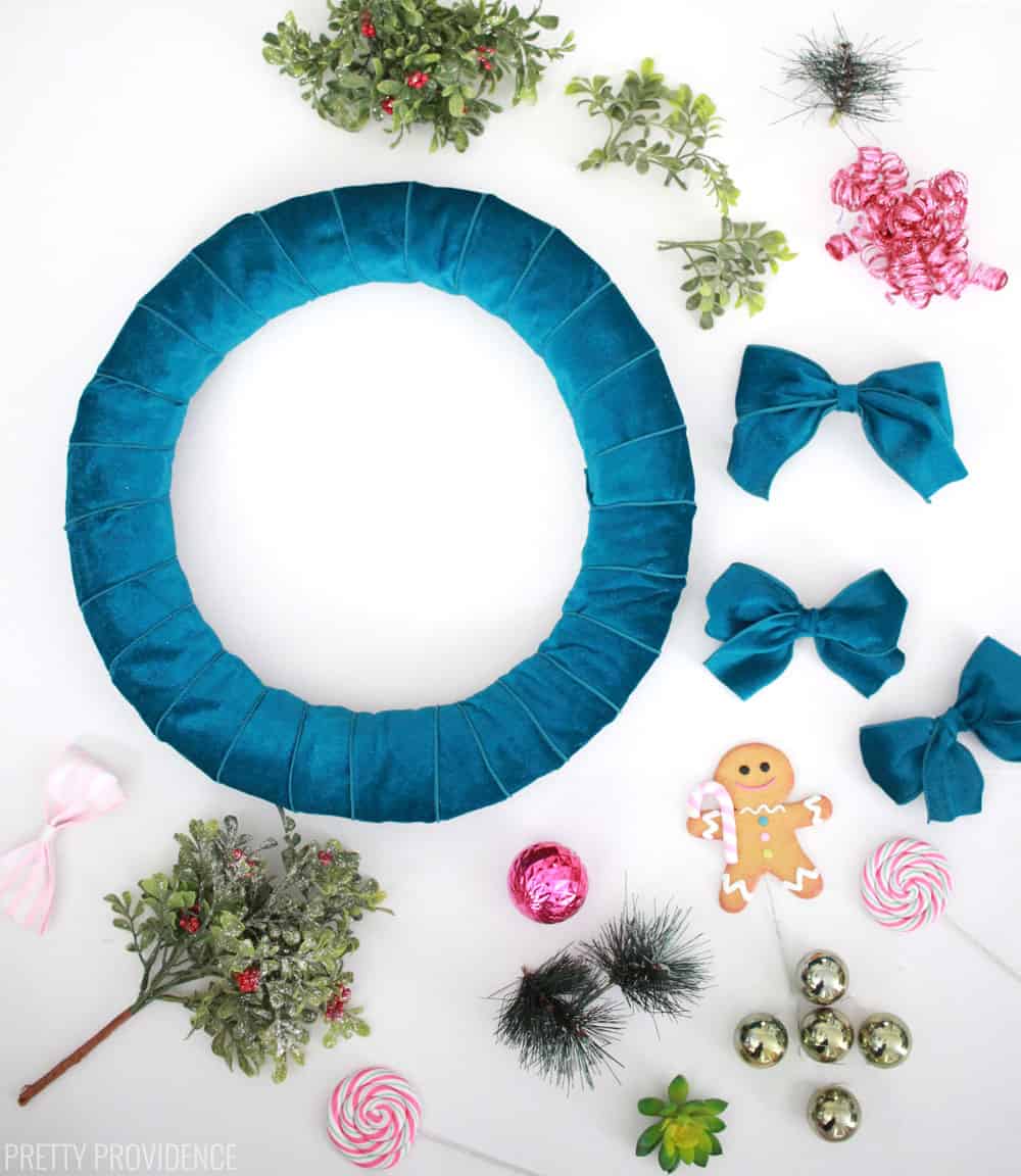 How to Decorate a Christmas Wreath