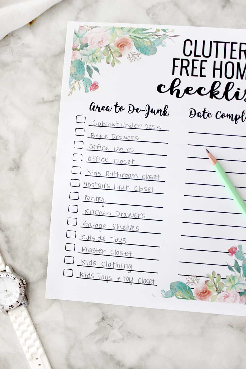 I love this clutter free home checklist! A perfect way to organize and declutter a little at a time until your house is perfectly functional and organized! 