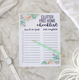 I love this clutter free home checklist! A perfect way to organize and declutter a little at a time until your house is perfectly functional and organized!