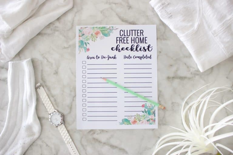 I love this clutter free home checklist! A perfect way to organize and declutter a little at a time until your house is perfectly functional and organized!