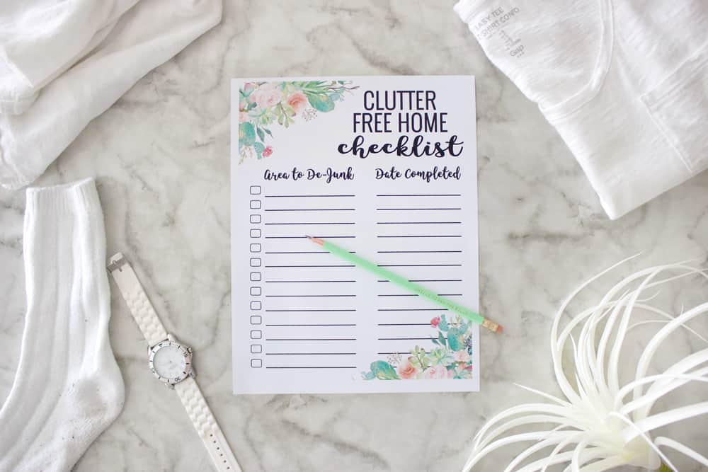 I love this clutter free home checklist! A perfect way to organize and declutter a little at a time until your house is perfectly functional and organized! 