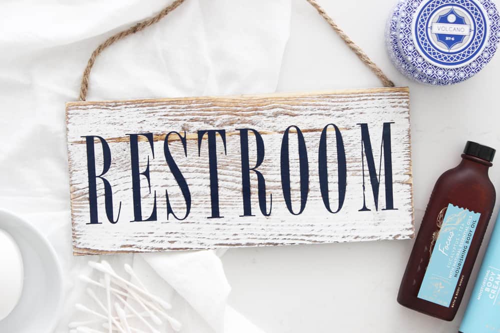 I love this easy DIY restroom sign made with heat transfer vinyl! 