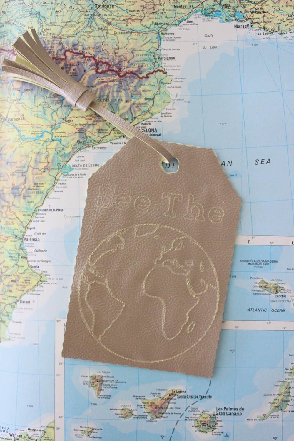 see the world diy faux leather luggage tag