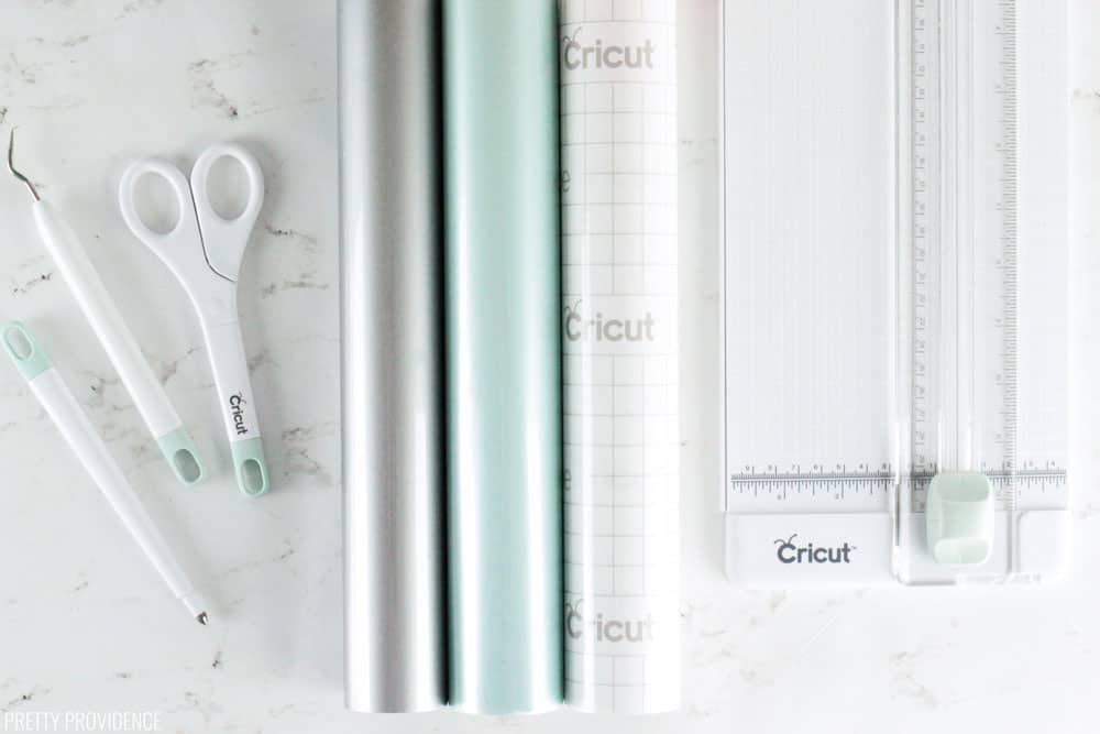 ESSENTIAL CRICUT ACCESSORIES AND TOOLS