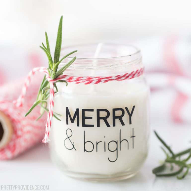 White Christmas candle in a small baby food jar with vinyl label 'Merry & Bright'