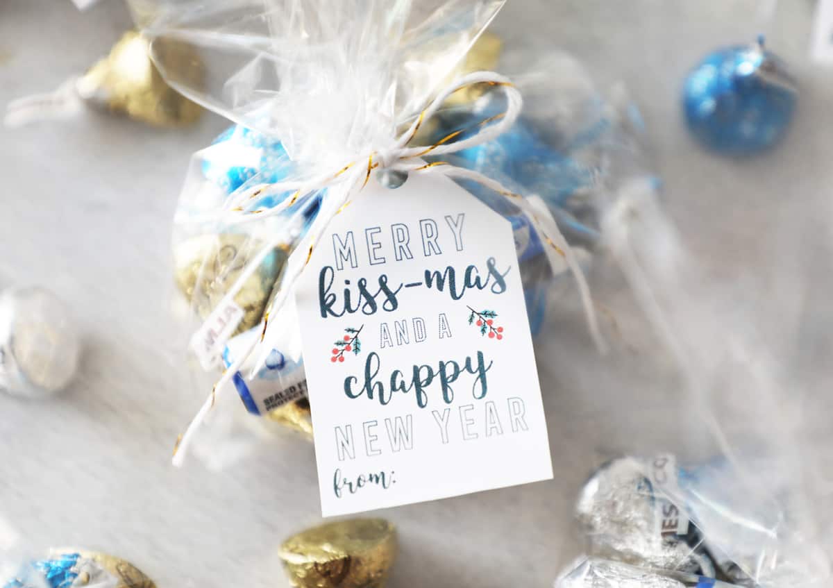 a friend gift idea with chocolate kisses and chapstick