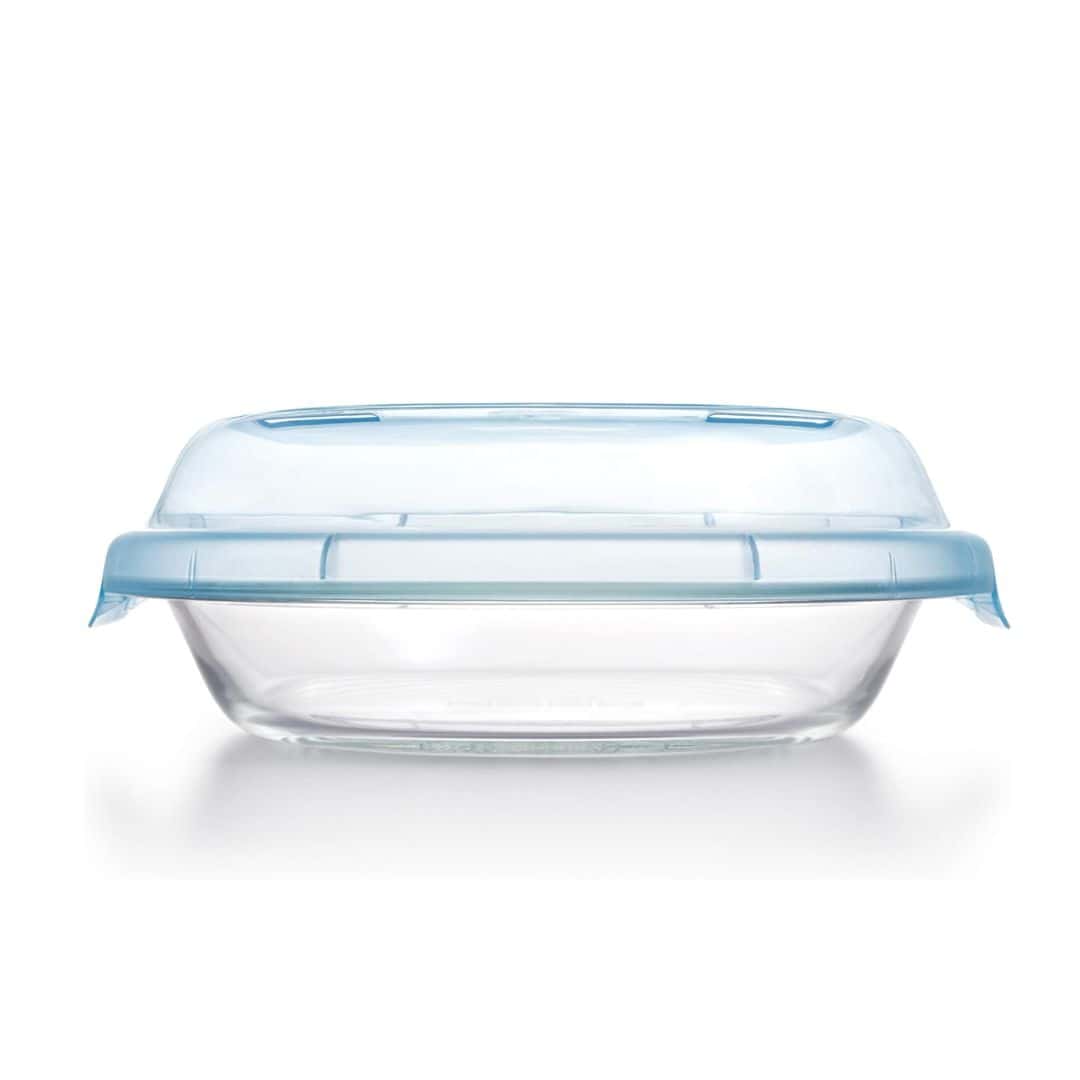 Glass pie dish with lid.